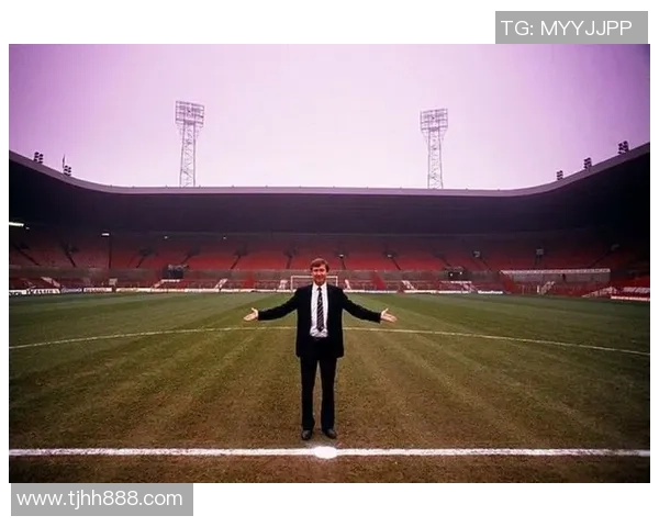 足球明星弗利萨的传奇之路与球场上的辉煌成就揭秘 足球明星弗利萨的传奇之路与球场上的辉煌成就揭秘