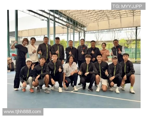 重庆网球队中路突破新策略解析助力网球发展与竞技水平提升 重庆网球队中路突破新策略解析助力网球发展与竞技水平提升